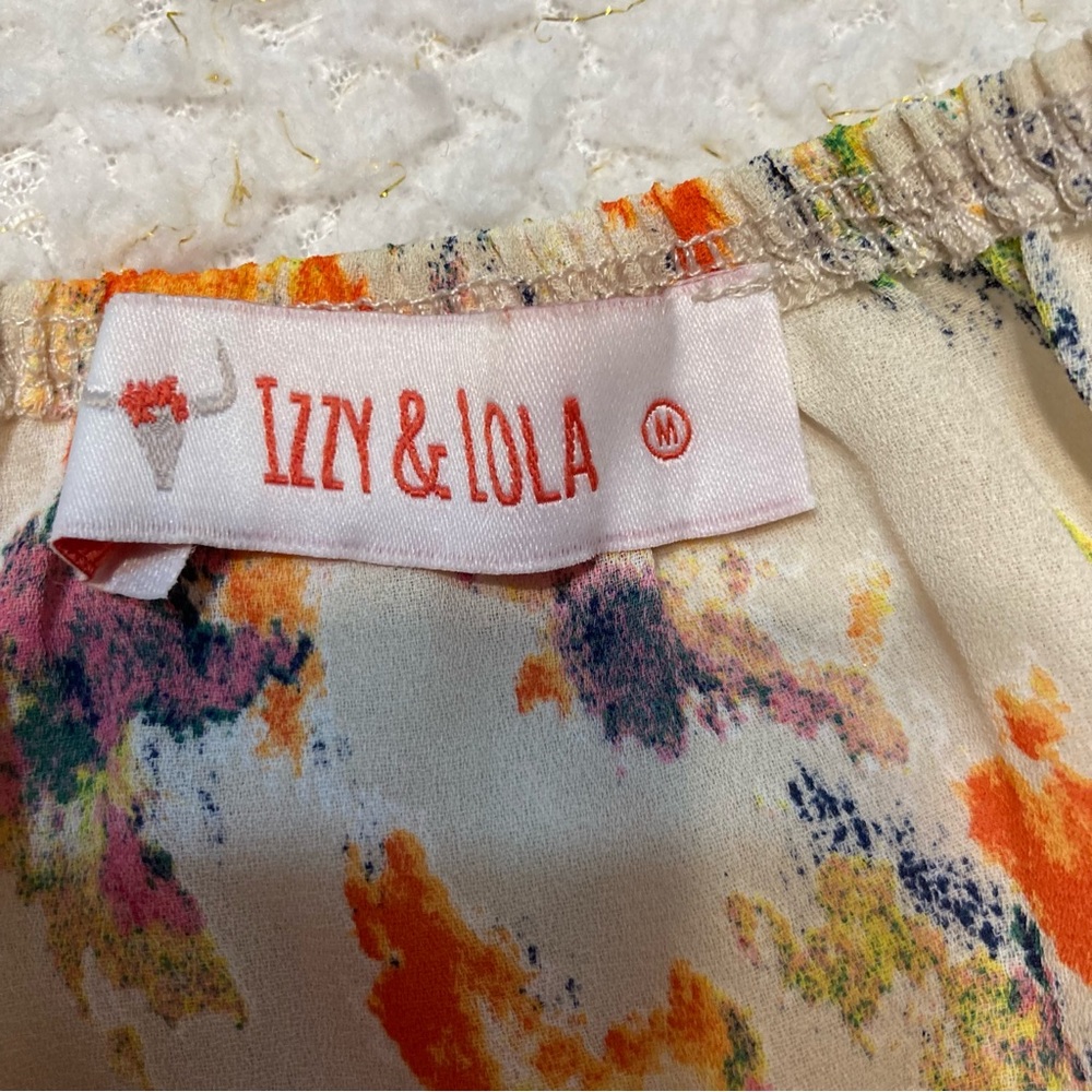 ✨ Izzy & Lola Floral Blouse – Soft & Feminine 🌸✨ - Picture 6 of 12